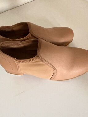 Balera girls nude slip on tap shoes size 12.5